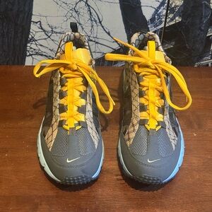 Nike Air Humara 17 Premium Sneakers